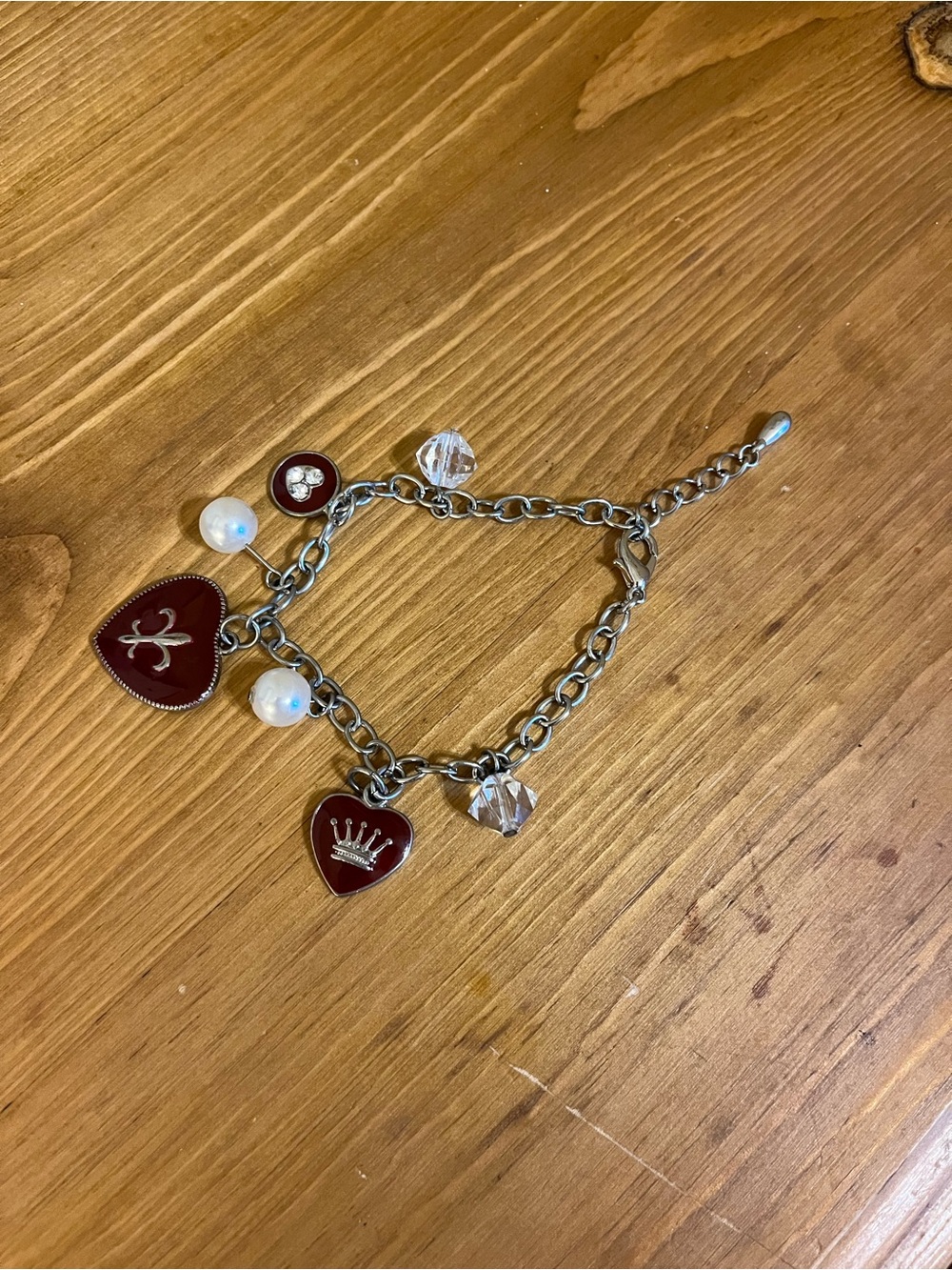 Vintage charm bracelet with 7 charms royalty themed with silver tone 7 1/4”